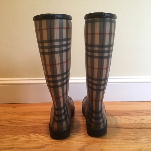 Burberry Rainboots - Picture 3 of 5